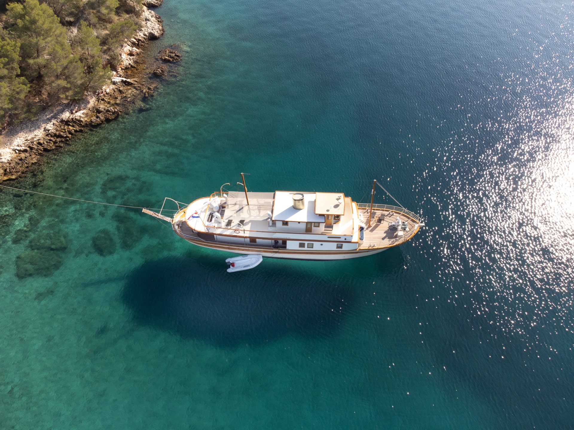 Classic Motor Yacht Gallant