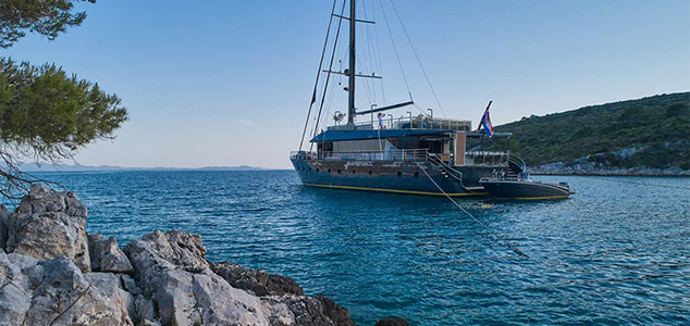 luxury sailing vacation